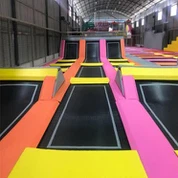 Εσωτερικό τραμπολίνο κύριο άλμα τραμπολίνο Δικαστήριο